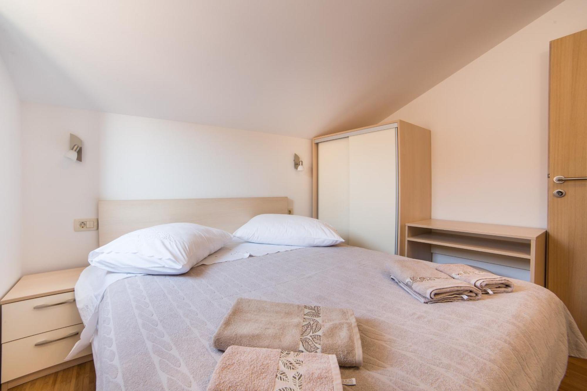 Sunrise Apartment Brist